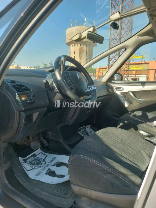 Citroën C4 Grand Picasso 2014 Dark Gray Automatic Used for Sale in Greater Cairo ( Cairo + Giza) - 9