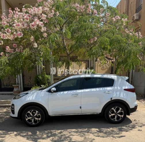 Kia Sportage 2020 White Automatic Used for Sale in Nasr city - 6