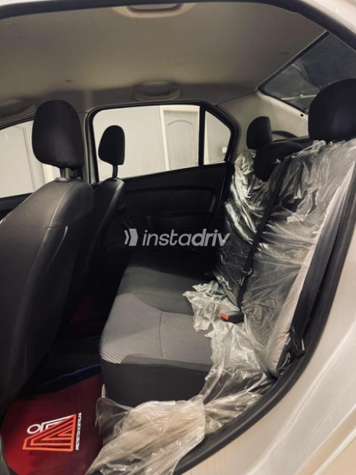 Renault Logan 2016 Silver Automatic Used for Sale in Cairo - 8