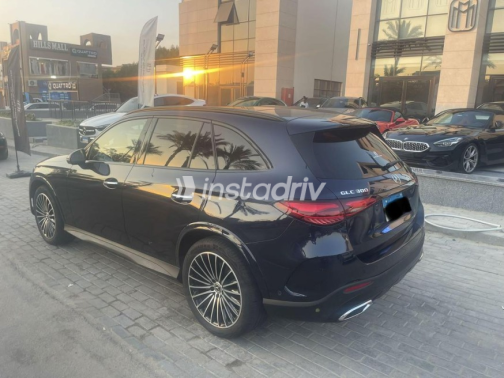 مرسيدس GLC 300 2023 أزرق غامق أوتوماتيك مستعملة للبيع في مدينة الشيخ زايد - 4