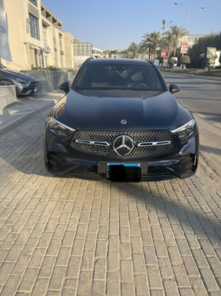 مرسيدس GLC 300 2023 أزرق غامق أوتوماتيك مستعملة للبيع في مدينة الشيخ زايد