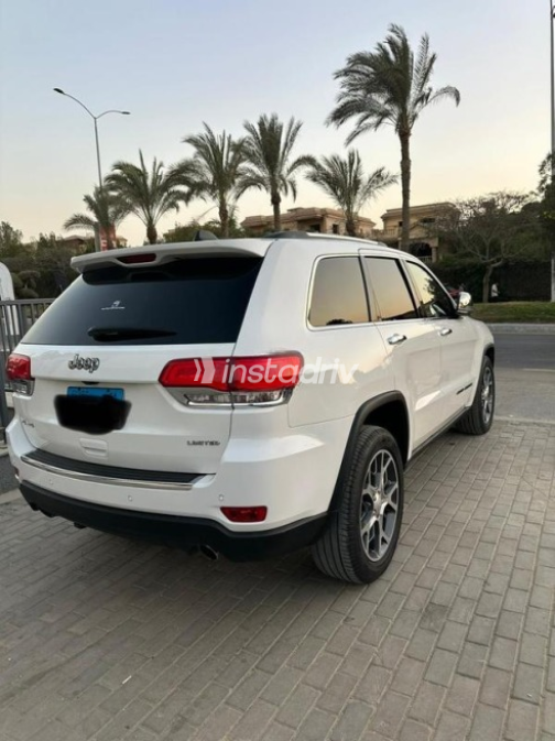 Jeep Grand Cherokee 2020 White Automatic Used for Sale in Sheikh Zayed City - 2