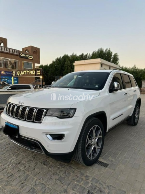 Jeep Grand Cherokee 2020 White Automatic Used for Sale in Sheikh Zayed City - 4