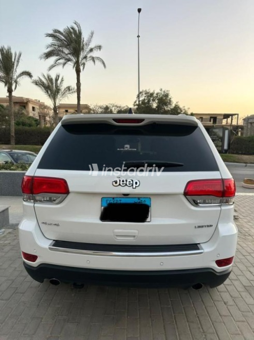 Jeep Grand Cherokee 2020 White Automatic Used for Sale in Sheikh Zayed City - 8