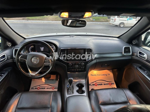 Jeep Grand Cherokee 2020 White Automatic Used for Sale in Sheikh Zayed City - 9
