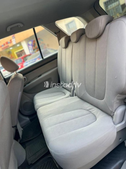 Kia Carens 2010 Silver Automatic Used for Sale in Cairo - 3