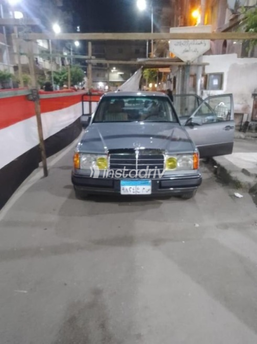 Mercedes 200 1988 Silver Automatic Used for Sale in Greater Cairo ( Cairo + Giza) - 1