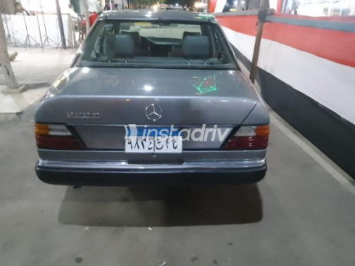 Mercedes 200 1988 Silver Automatic Used for Sale in Greater Cairo ( Cairo + Giza) - 2