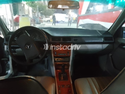 Mercedes 200 1988 Silver Automatic Used for Sale in Greater Cairo ( Cairo + Giza) - 3