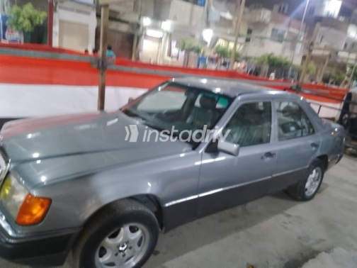 Mercedes 200 1988 Silver Automatic Used for Sale in Greater Cairo ( Cairo + Giza) - 5