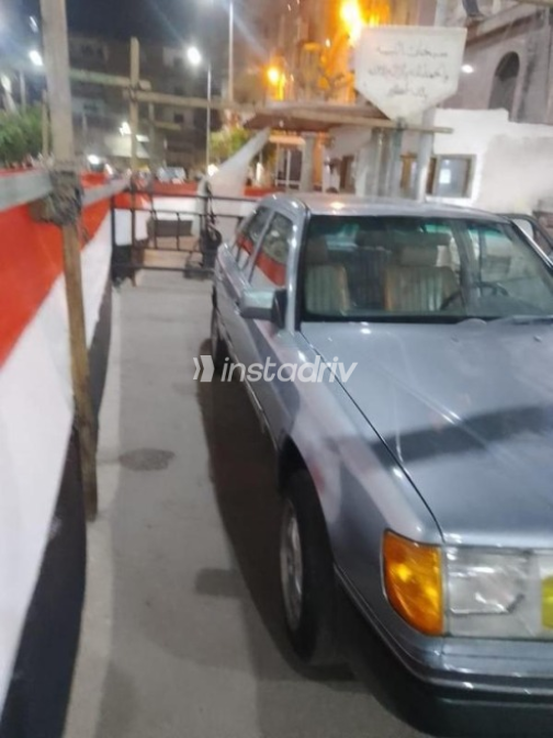 Mercedes 200 1988 Silver Automatic Used for Sale in Greater Cairo ( Cairo + Giza) - 8