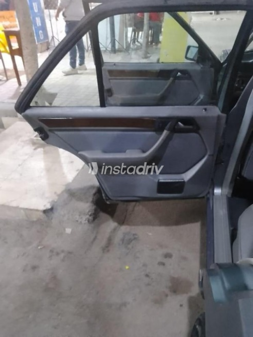 Mercedes 200 1988 Silver Automatic Used for Sale in Greater Cairo ( Cairo + Giza) - 9