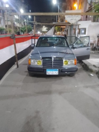 Mercedes 200 1988 Silver Automatic Used for Sale in Greater Cairo ( Cairo + Giza)