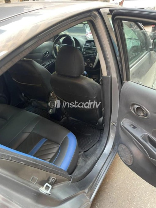 Nissan Sunny 2018 Dark Gray Automatic Used for Sale in Cairo - 4