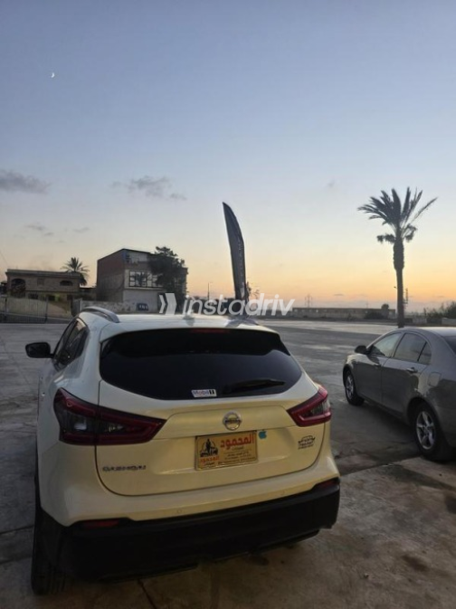 Nissan Qashqai 2020 White Automatic Used for Sale in Alexandria - 8