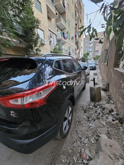 Nissan Qashqai 2017 Black Automatic Used for Sale in Cairo - 4
