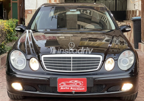 Mercedes E 200 2006 Black Automatic Used for Sale in Cairo - 1
