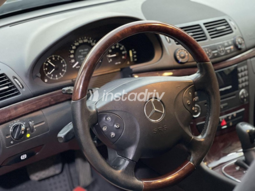 Mercedes E 200 2006 Black Automatic Used for Sale in Cairo - 7
