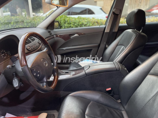 Mercedes E 200 2006 Black Automatic Used for Sale in Cairo - 8