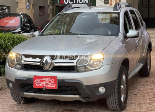 Renault Duster 2017 Silver Automatic Used for Sale in Cairo - 3