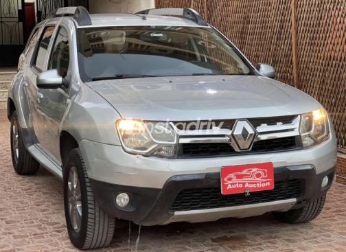 Renault Duster 2017 Silver Automatic Used for Sale in Cairo - 4