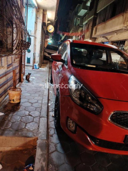 Kia Carens 2015 Red Automatic Used for Sale in Cairo - 2