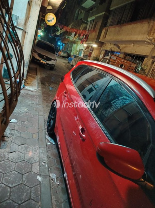 Kia Carens 2015 Red Automatic Used for Sale in Cairo - 3