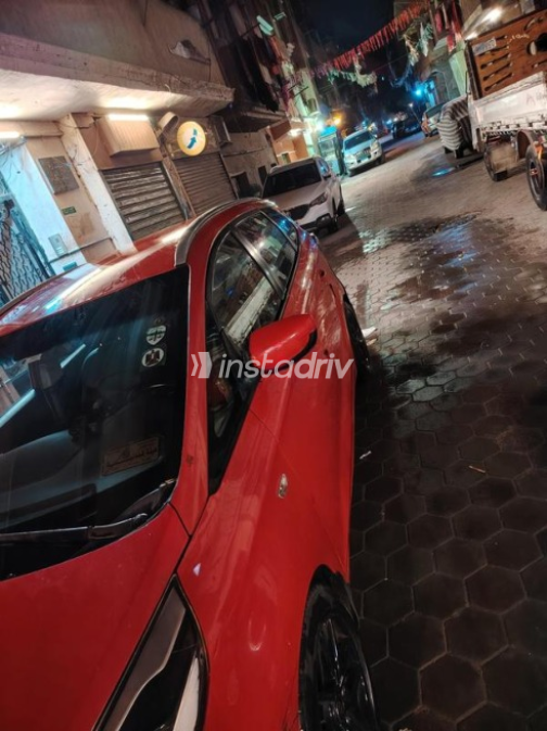 Kia Carens 2015 Red Automatic Used for Sale in Cairo - 4
