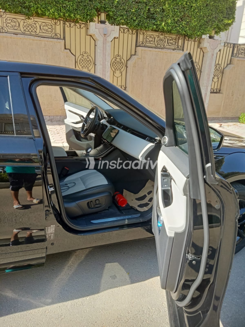Land Rover Range Rover Evoque 2024 Black Automatic Used for Sale in Greater Cairo ( Cairo + Giza) - 6