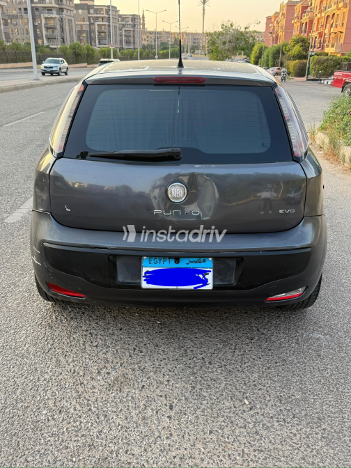 Fiat Punto evo 2011 Gray Automatic Used for Sale in Greater Cairo ( Cairo + Giza) - 7