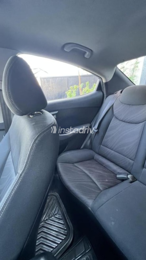 Hyundai Elantra 2016 Black Automatic Used for Sale in Sheikh Zayed City - 4
