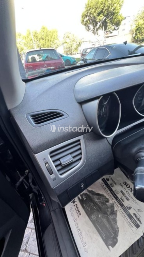 Hyundai Elantra 2016 Black Automatic Used for Sale in Sheikh Zayed City - 6