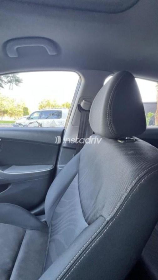 Hyundai Elantra 2016 Black Automatic Used for Sale in Sheikh Zayed City - 8