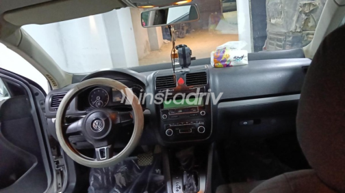 Volkswagen Jetta 2011 Silver Automatic Used for Sale in El Haram - 4