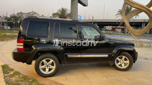 Jeep Cherokee 2011 Black Automatic Used for Sale in Maadi - 4