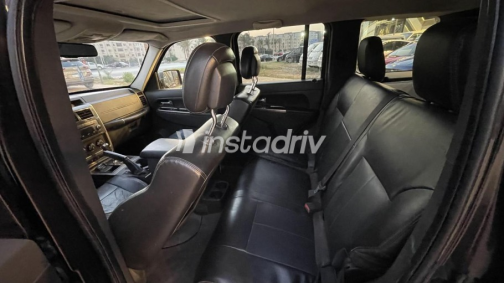 Jeep Cherokee 2011 Black Automatic Used for Sale in Maadi - 6