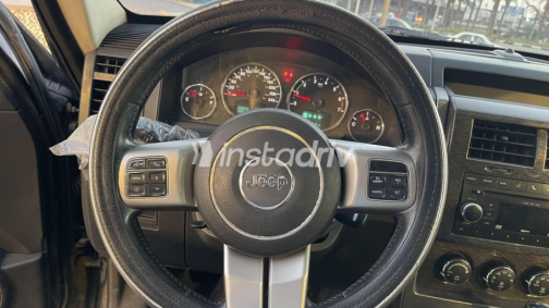 Jeep Cherokee 2011 Black Automatic Used for Sale in Maadi - 10