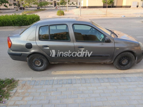 Renault Clio 2004 Petroleum Manual Used for Sale in 6 October - 5