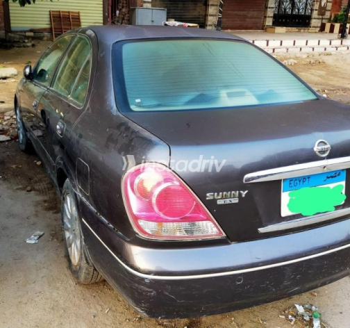 Nissan Sunny 2015 Silver Automatic Used for Sale in Cairo - 2