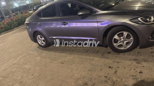 هيونداي إلنترا اى دى 2019 رمادي أوتوماتيك مستعملة للبيع في الجيزة - 4