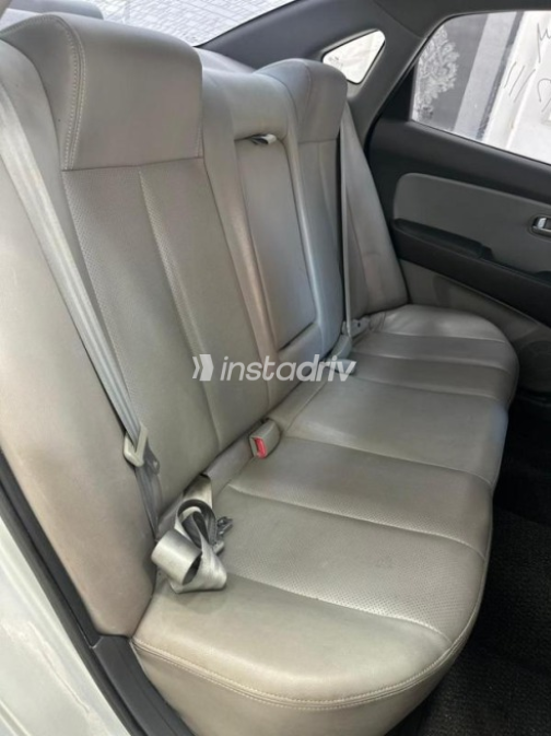 Hyundai Avante 2009 Silver Automatic Used for Sale in Greater Cairo ( Cairo + Giza) - 4