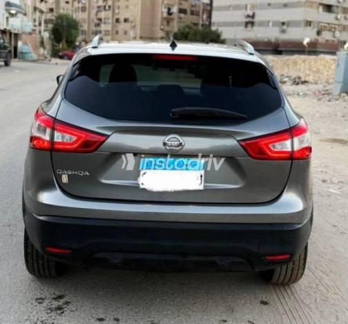 Nissan Qashqai 2017 Silver Automatic Used for Sale in Helwan - 2