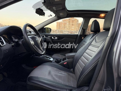 Nissan Qashqai 2017 Silver Automatic Used for Sale in Helwan - 4