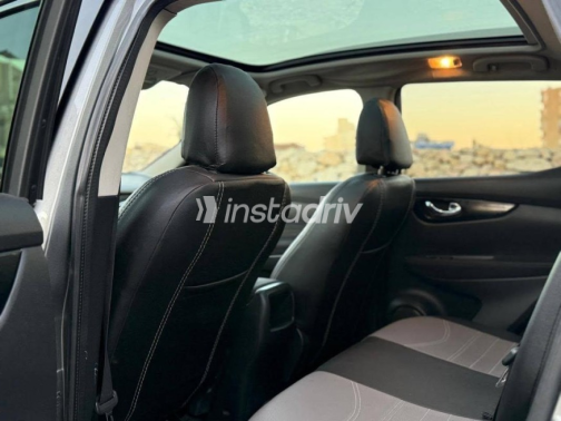 Nissan Qashqai 2017 Silver Automatic Used for Sale in Helwan - 5