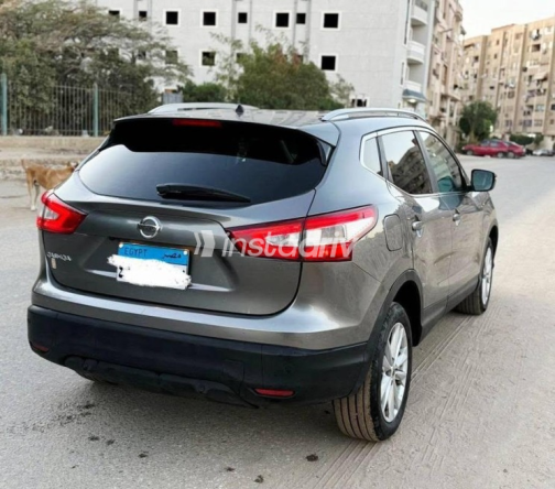 Nissan Qashqai 2017 Silver Automatic Used for Sale in Helwan - 7