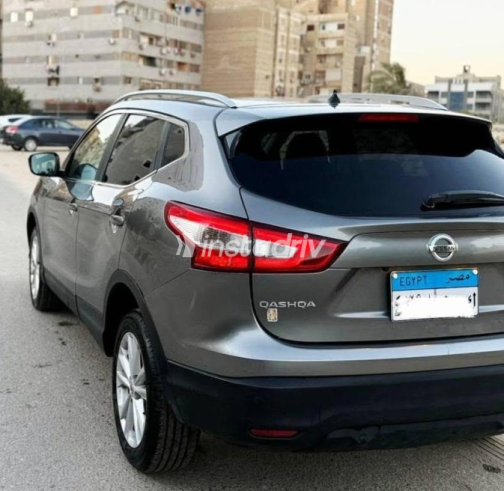 Nissan Qashqai 2017 Silver Automatic Used for Sale in Helwan - 8