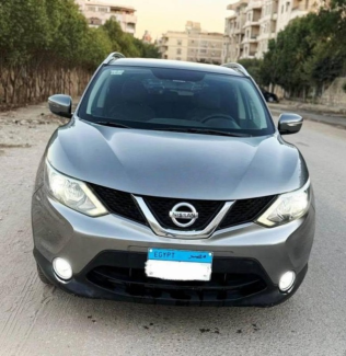 Nissan Qashqai 2017 Silver Automatic Used for Sale in Helwan