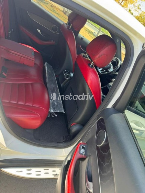 Mercedes GLC 200 2020 White Automatic Used for Sale in Madinaty - 6