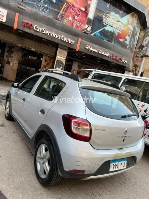 Renault Sandero Step Way 2016 Silver Manual Used for Sale in Giza - 1