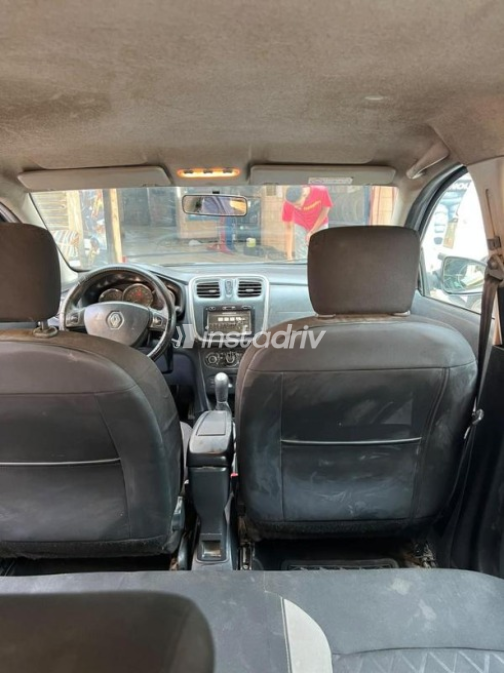 Renault Sandero Step Way 2016 Silver Manual Used for Sale in Giza - 3